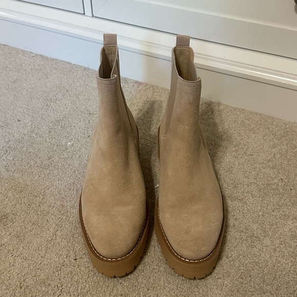 Sam Edelman Beige Suede Chelsea Lug Sole Ankle Boots - Picture 3 of 5